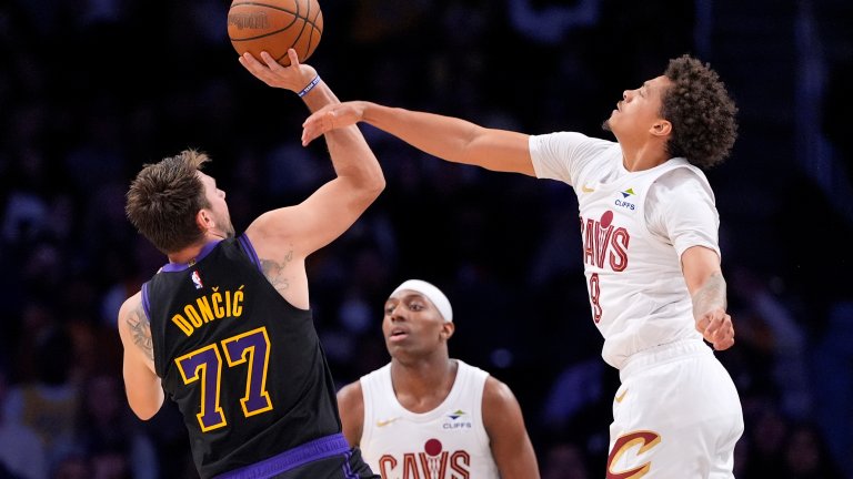 Дончич прати Лейкърс в плейофите с поредния си брилянтен мач