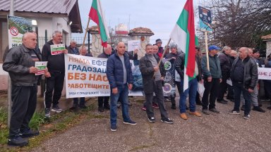 Служители на Агенцията за борба с градушките излязоха на протест за по-високи заплати