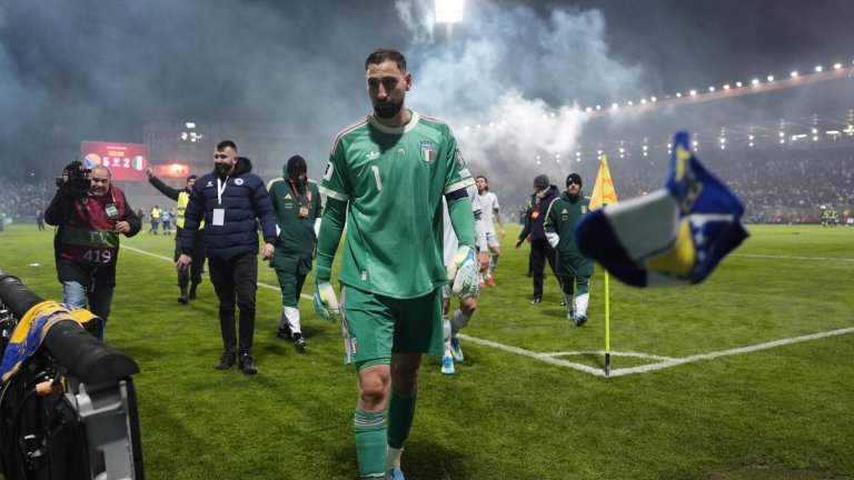 "Растат деца, които не са гледали Италия на Световно". Медиите не пощадиха "адзурите"