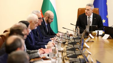Гюров: Кабинетът ще продължи да действа с приличие, в екип, без значение от атаките
