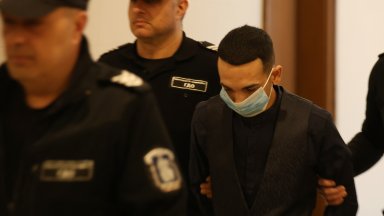 Съдят по съкратена процедура младежа, влетял с колата си в автобус в София
