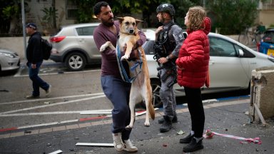 Иран извърши най-мащабната си ракетна атака срещу Израел преди Пасха (снимки)