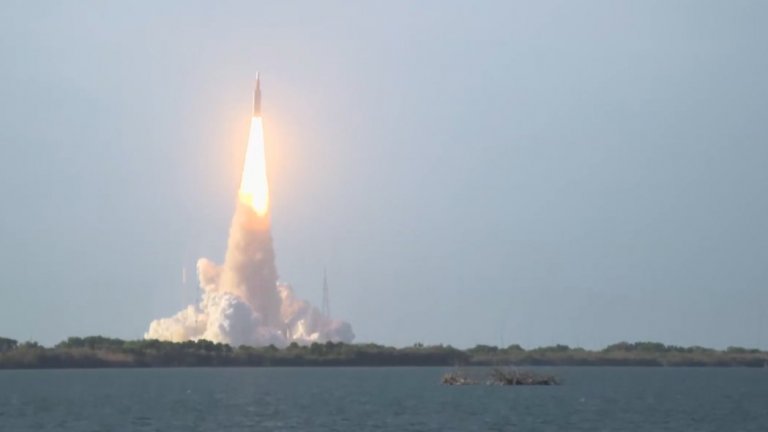 На живо: НАСА изстреля хора към Луната за пръв път от 1972 година (видео)