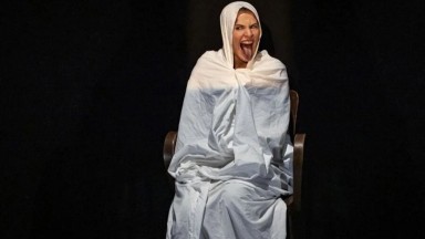 "Аз съм грешка" на Ян Фабър гостува на 2 и 3 април в "Топлоцентрала"