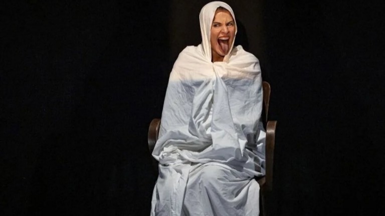 "Аз съм грешка" на Ян Фабър гостува на 2 и 3 април в "Топлоцентрала"