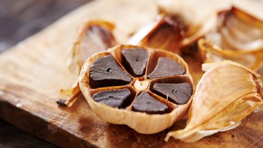 Черният чесън - гурме акцент в домашната кухня