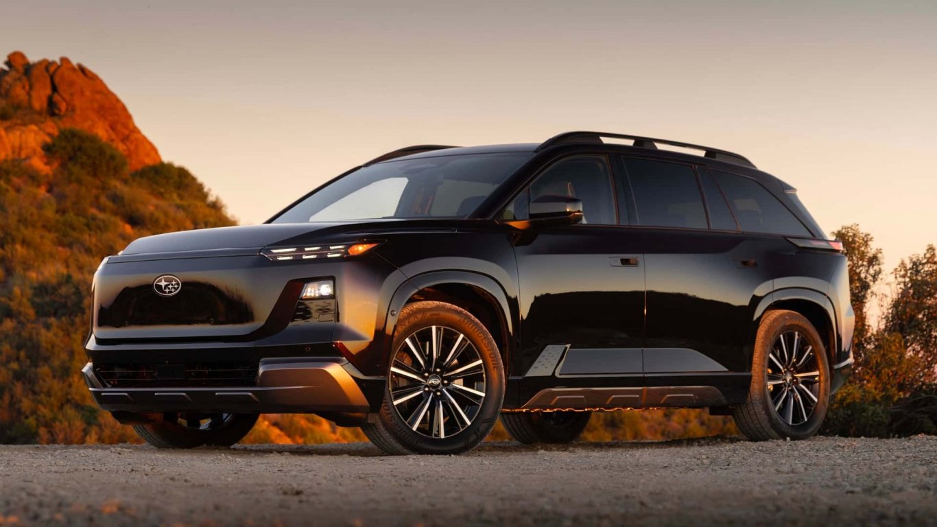 Subaru представи електрически SUV със 7 места и 420 конски сили