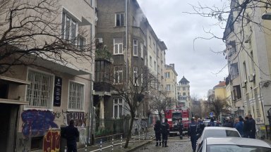 Чайник без надзор подпали апартамент в центъра на София, един човек пострада (снимки)
