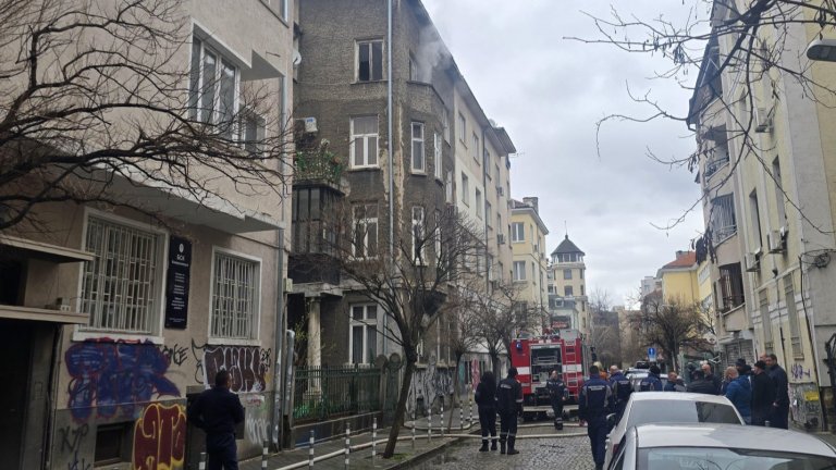 Чайник без надзор подпали апартамент в центъра на София, един човек пострада (снимки)