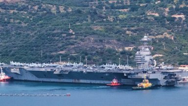 Заради иранските атаки: Френският самолетоносач "Шарл де Гол" акостира в Крит 