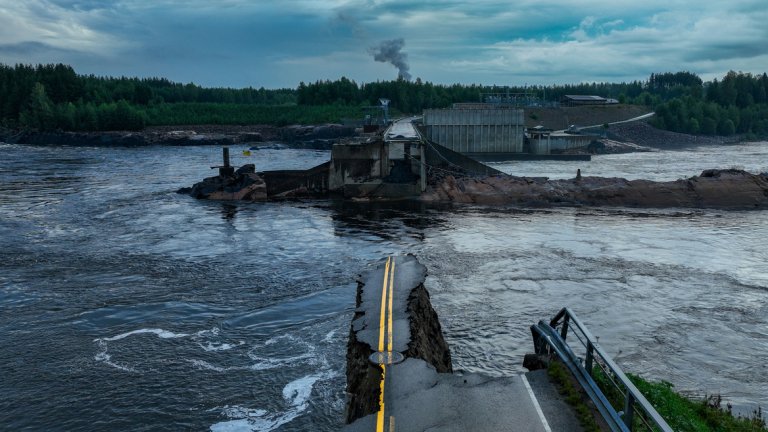 Мост се срути на магистрала в Италия (видео)