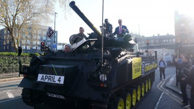 Чисора пристигна с танк за пресконференцията преди боя с Бронзовия бомбардировач