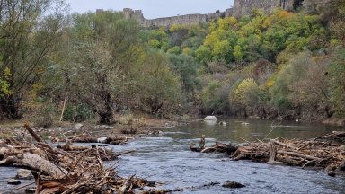 Язовир "Александър Стамболийски" прелива