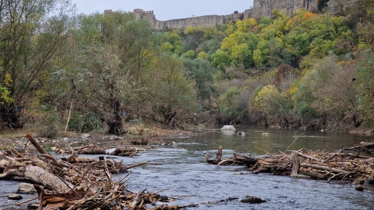 Язовир "Александър Стамболийски" прелива