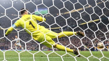 Българска еуфория и израелски гняв: Как преди 58 г. се роди "рулетката на дузпите" във футбола