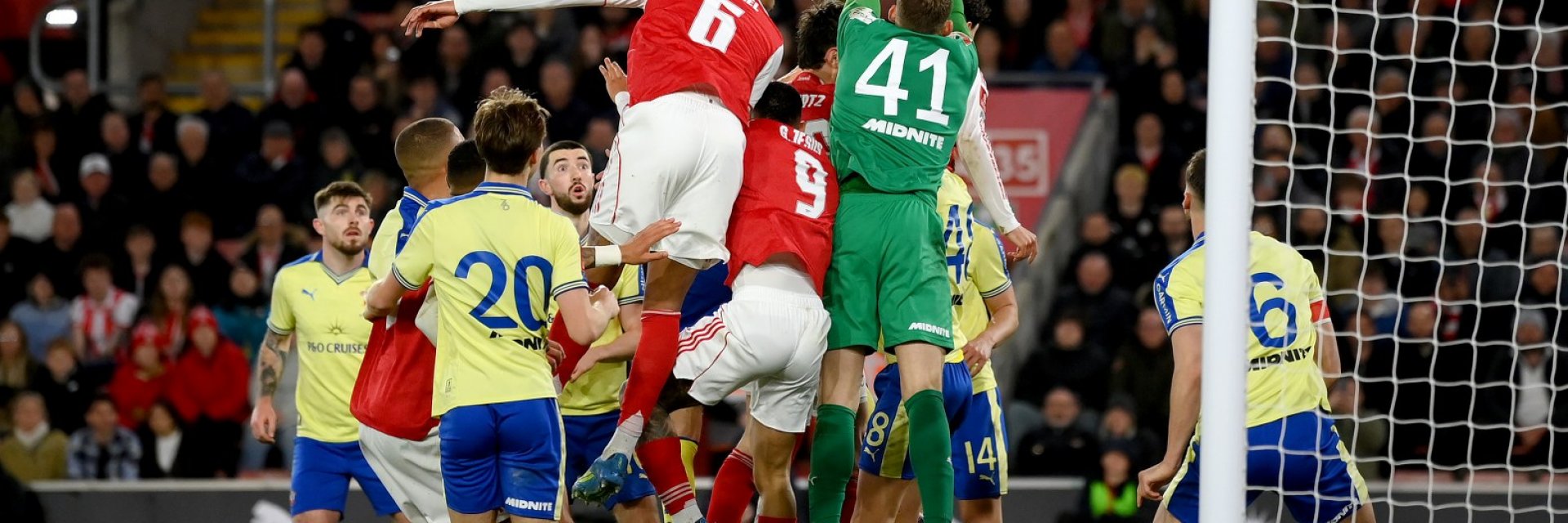 Арсенал катастрофално отпадна за Купата срещу втородивизионен отбор