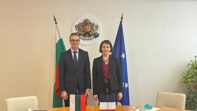 Трайков лобира пред френския посланик за временна промяна в търговията с емисии