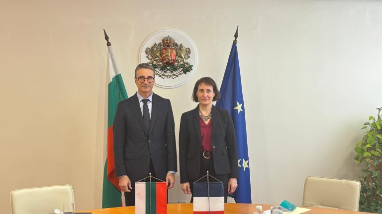 Трайков лобира пред френския посланик за временна промяна в търговията с емисии