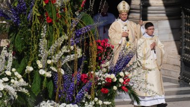 Папата на Великден: Тези, които имат власт да започват войни, да изберат мира