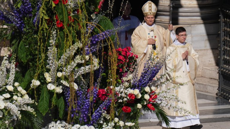 Папата на Великден: Тези, които имат власт да започват войни, да изберат мира