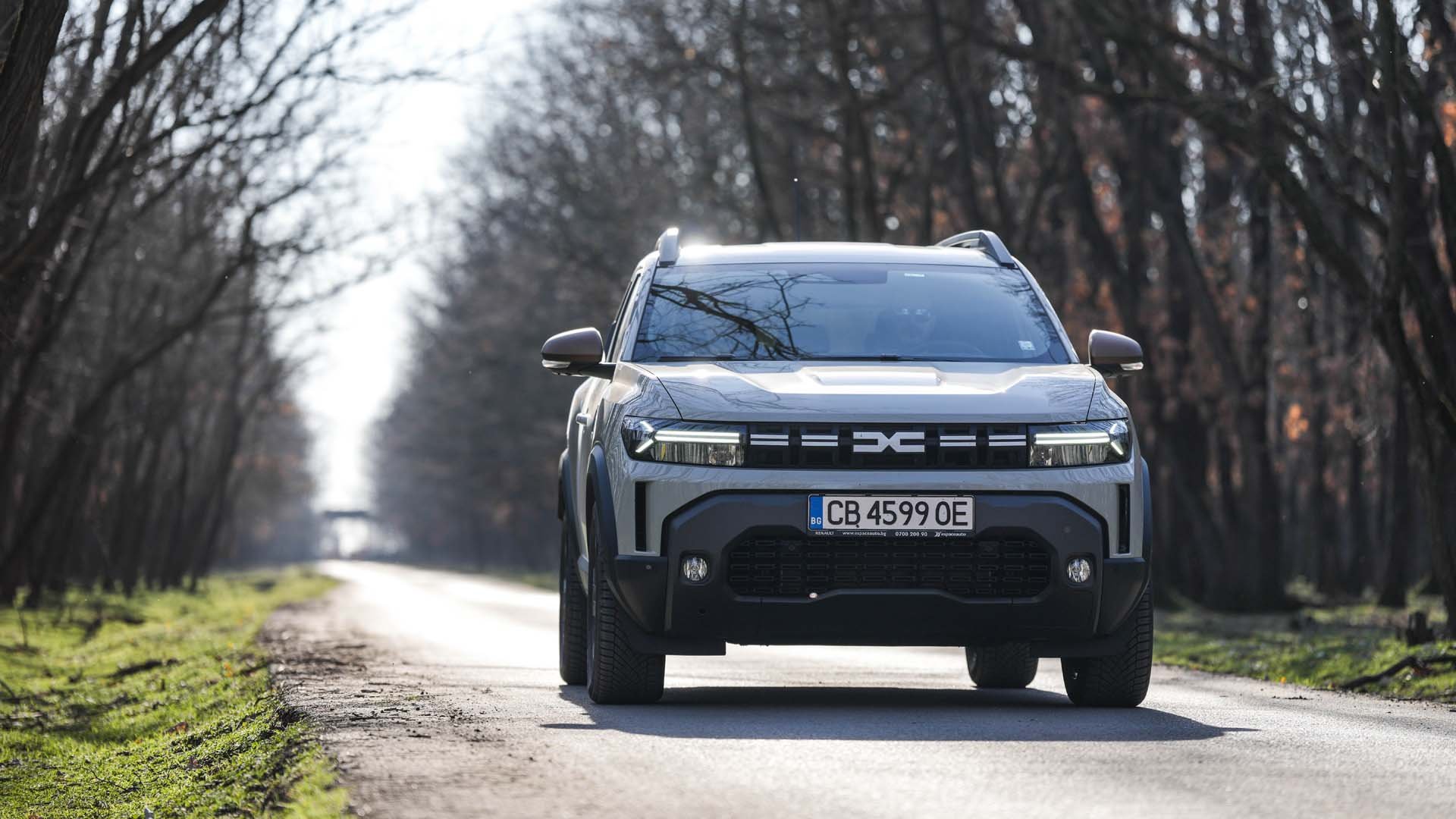 Dacia посреща високите цени на горивата с икономичен хибрид на газ