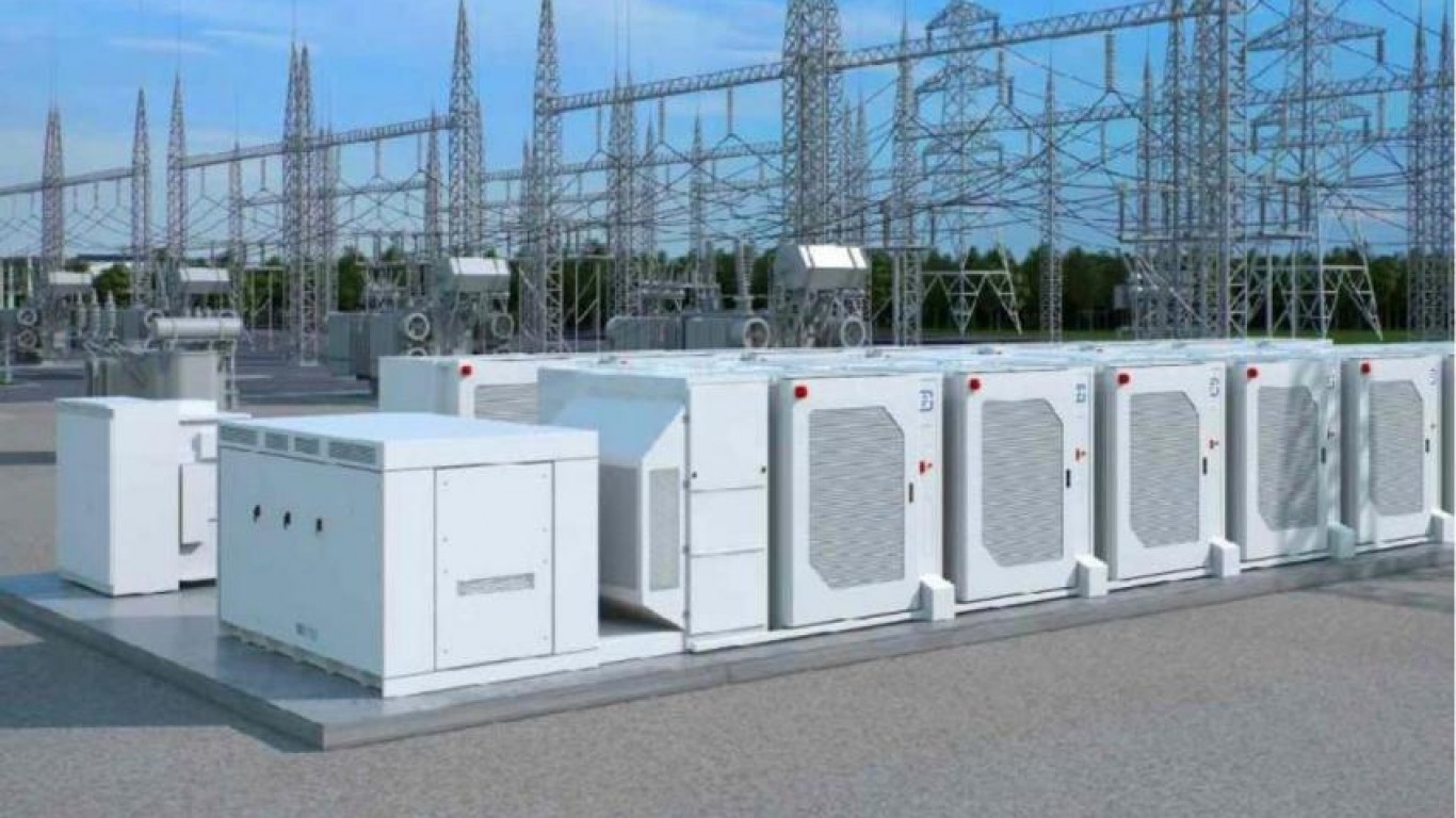 Слънчевата енергия и акумулаторни батерии могат да задоволят 90% от енергийните нужди на Индия