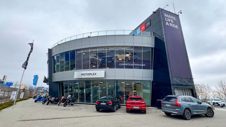 Модерен шоурум за премиум коли и мотори отвори врати в София