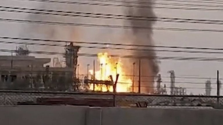 Израел удари ключово иранско нефтохимическо съоръжение и обяви 85% от износа на Техеран е аут