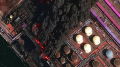 Украйна съобщи, че е поразила руски боен кораб и петролна платформа в Черно море