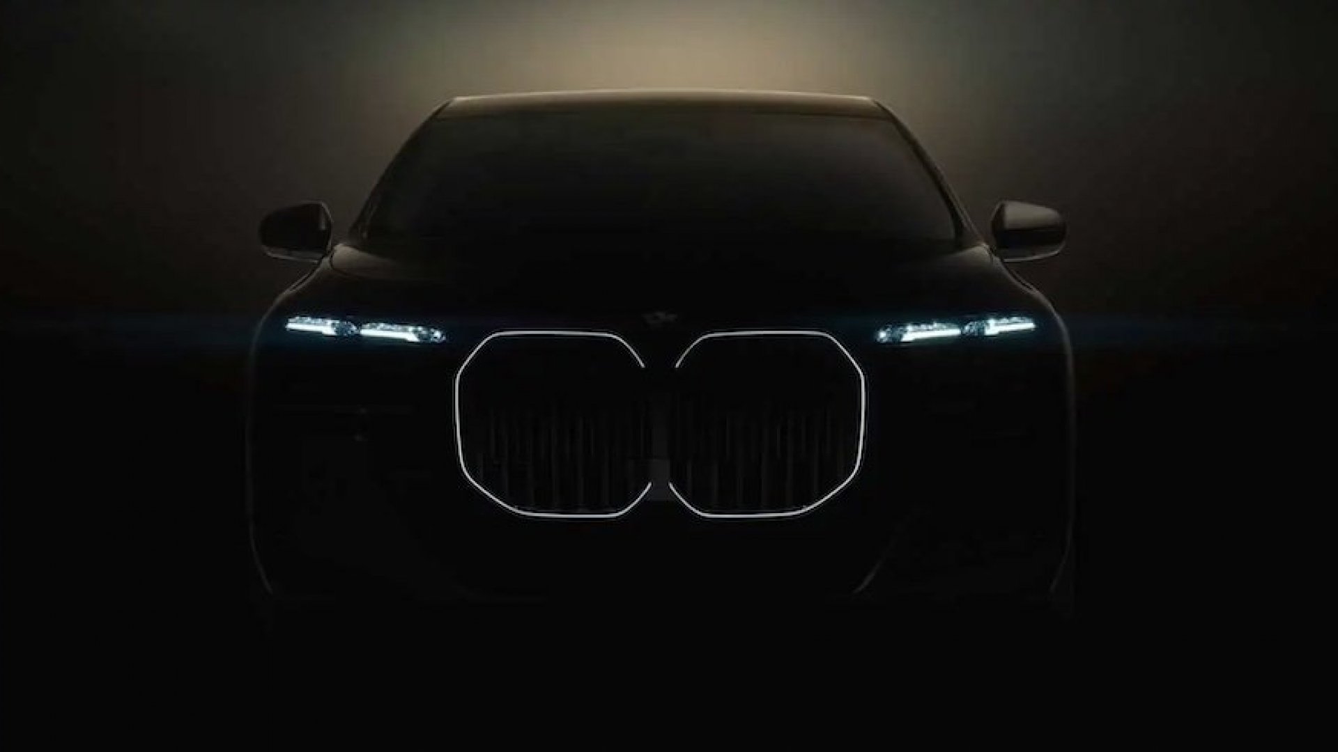 BMW подготвя електрическия iX7 с познат дизайн и нови технологии