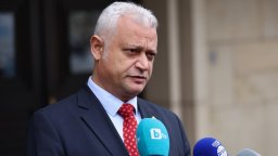 Емил Дечев: Камионът, блокирал тунел "Витиня", е собственост на партиен активист