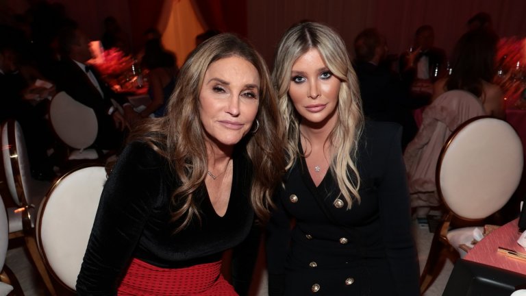 Кейтлин Дженър твърди, че София Хътчинс ѝ е дължала близо половин милион долара