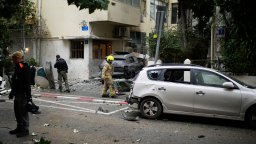 Техеран порази десетки цели в Тел Авив с касетъчни бомби (видео)