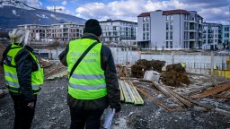Инспектори погнаха строителните обекти в район "Студентски" в София