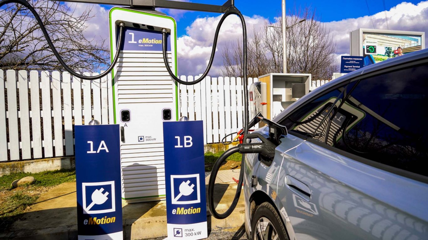 OMV България стартира собствена мрежа от бързи зарядни станции под марката eMotion
