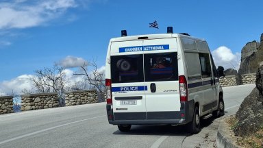 Издирват българин, карал в насрещното в Гърция и опитал да блъсне патрулка