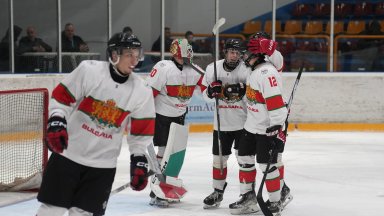 България се надява на подкрепа след загуба на старта на Световното по хокей