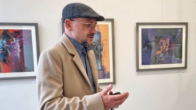  "Пътуване отвъд безкрайността": Художникът Боян Янев открива във Варна изложба, която за него е самоизненада