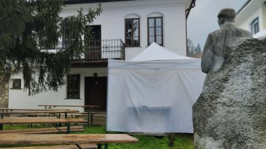 Община Елена: Не сме разрешавали скари, няма да местим паметника на П. Ю. Тодоров