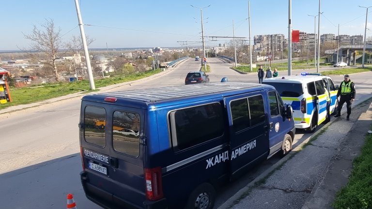 Румънски шофьор на тир опита да прегази гранични полицаи в Русе