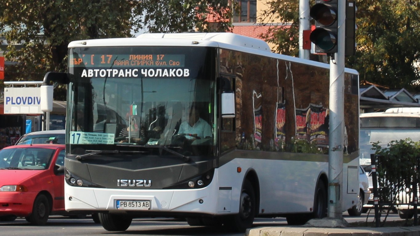 ВиК авария затвори част от ключов булевард в "Кючук Париж"