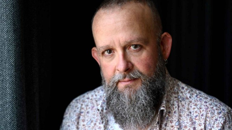 Новият роман на Радослав Бимбалов "Зид" изследва анатомията на разделението в обществото