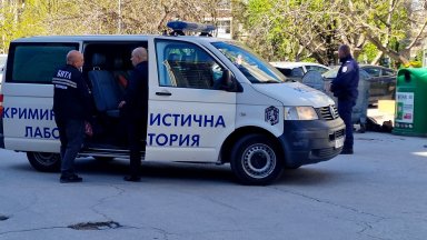 Бездомник откри чувал с части от човешко тяло до кофа за боклук в Пловдив (снимки)