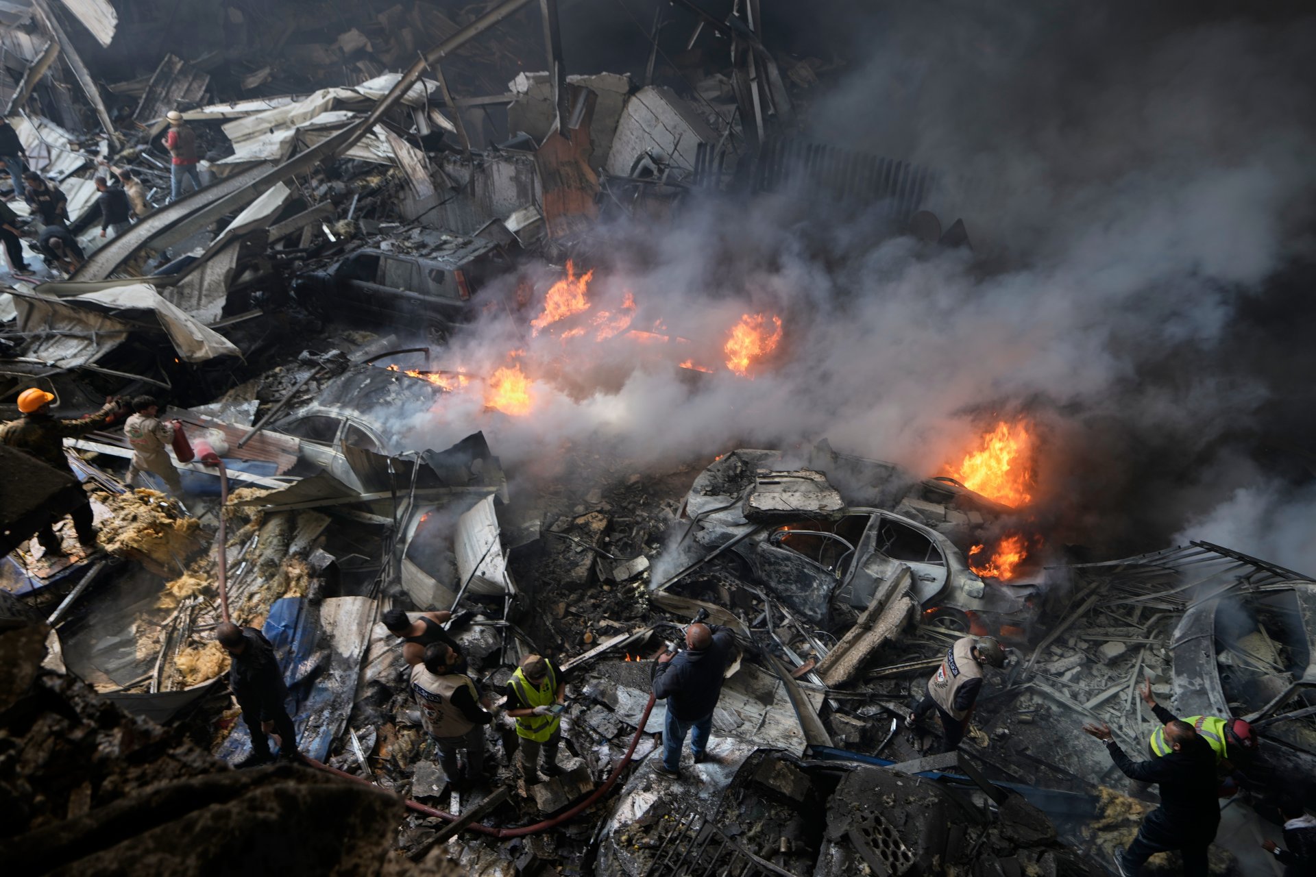 Попадение върху жилищна сграда в Бейрут