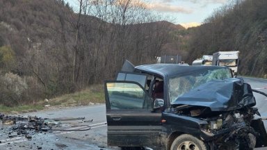 Сблъсък между две коли със загинал и трима ранени затвори Хаинбоаз