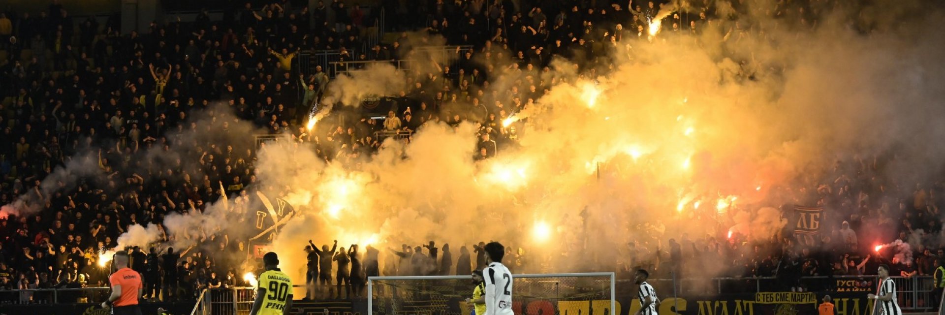 Във футболен празник "Ботев" и "Локо" спазиха традицията да не се побеждават на Колежа