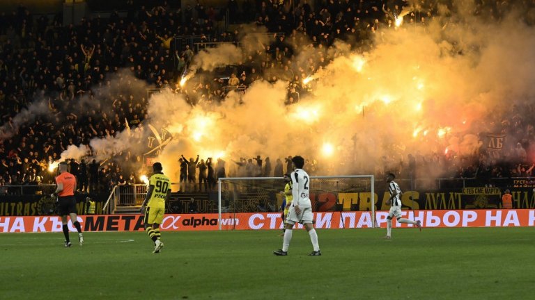 Във футболен празник "Ботев" и "Локо" спазиха традицията да не се побеждават на Колежа