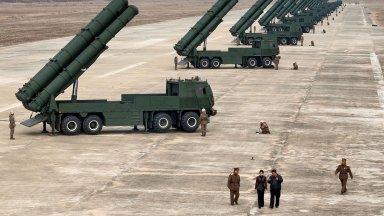 Северна Корея тества нови оръжейни системи при ракетни тестове с касетъчни бомби