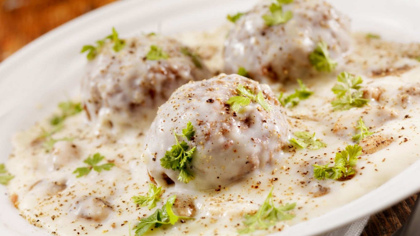 От тефтера на баба: Кюфтенца с бял сос