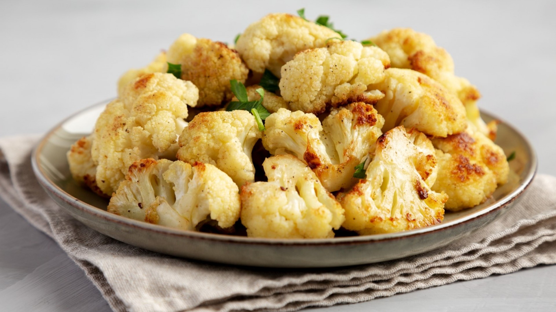 Печен карфиол с подправки и чесън